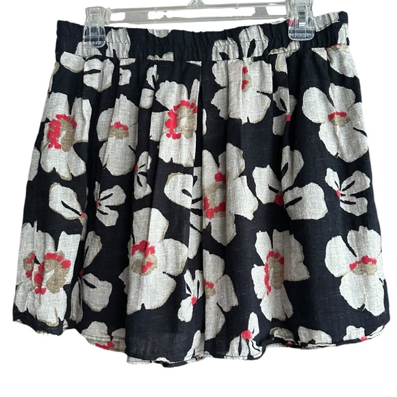 Gap Floral Mini Skirt | Black & White with Red Accents | Size Small - Picture 1 of 6